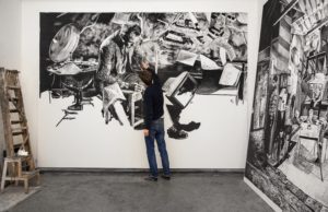 Rinus Van der Velde vor seinem Werk: ’What isn’t, can be done’, I continued., 2015-2016, 300 cm x 600 cm, charcoal on canvas, Courtesy Tim Van Laere Gallery, Antwerp