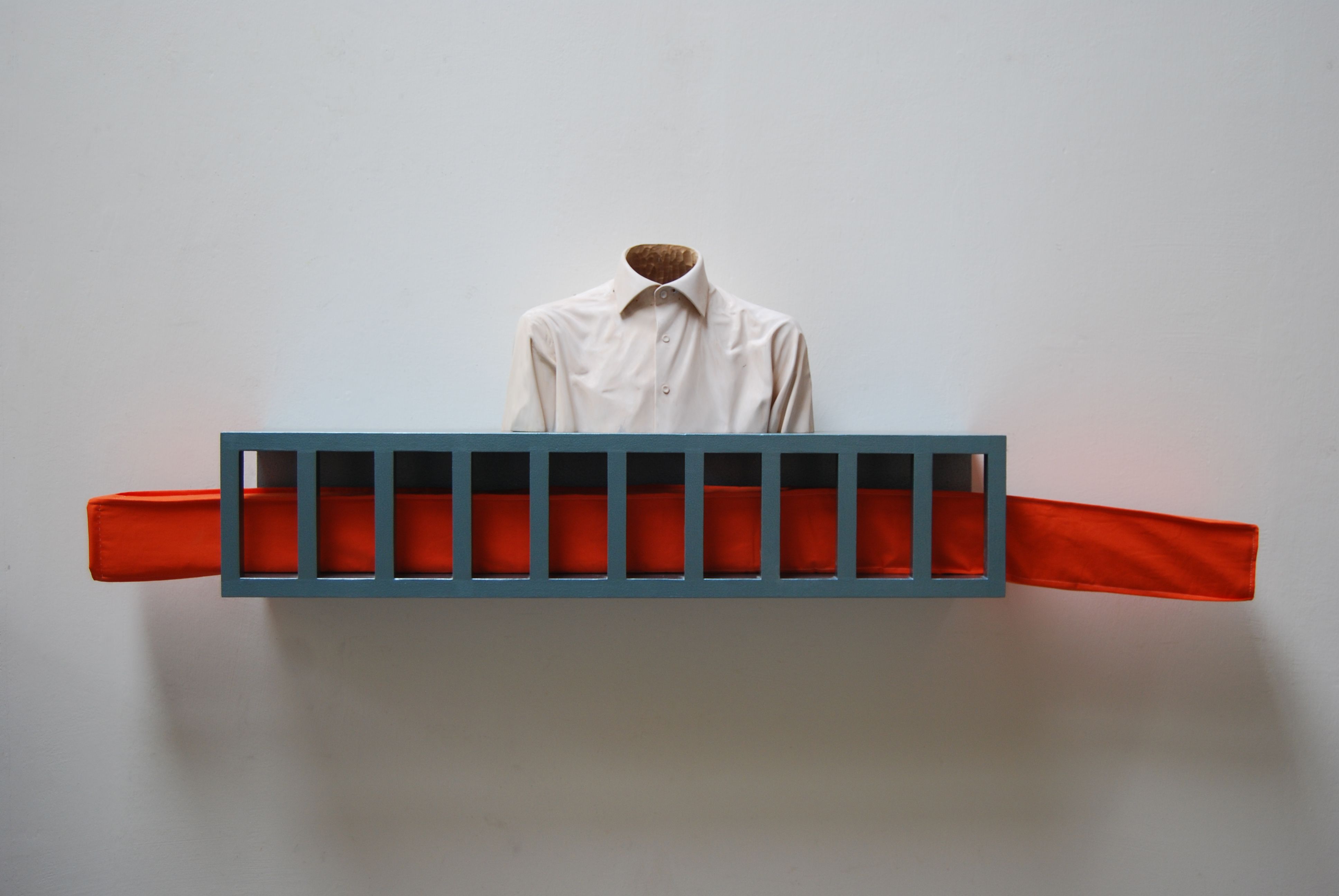 Christoph Platz, Cassiber, 2013, Linde, farbig gefasst, verschiedene Materialien, 58 x 197 x 27 cm, Christoph Platz