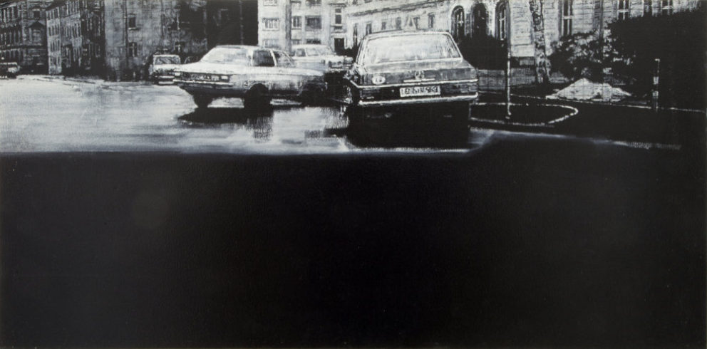 Schwarz auf Weiß – Karlsruhe, 7. April 1977, 2014, Kreide, Kunstharz, Öl auf MDF, 55 x 111 cm
