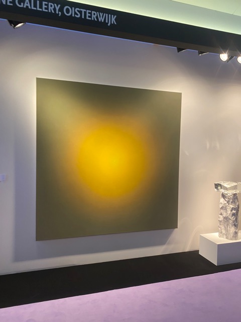 Punkt Gelb im Goldgrau, Öl auf Leinwand, 200 x 200 cm, Ausstellungsansicht PAN Amsterdam 2021, Etienne Gallery – Niederlande, Foto: Privat