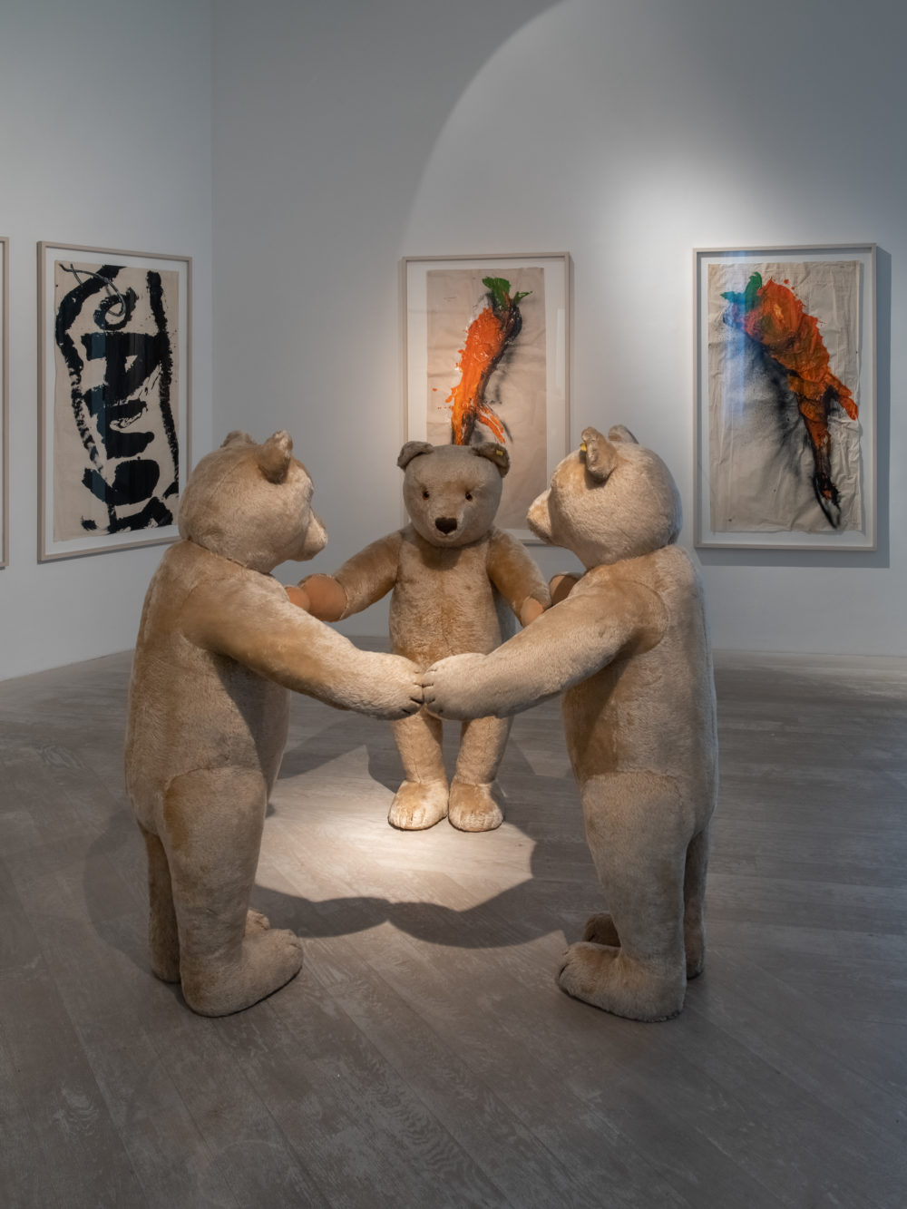 Dieter Krieg: Skulpturengruppe „Drei Teddybären“ Foto: Akademie Galerie Düsseldorf/Kai Werner Schmidt , © VG Bild Kunst Bonn 2022