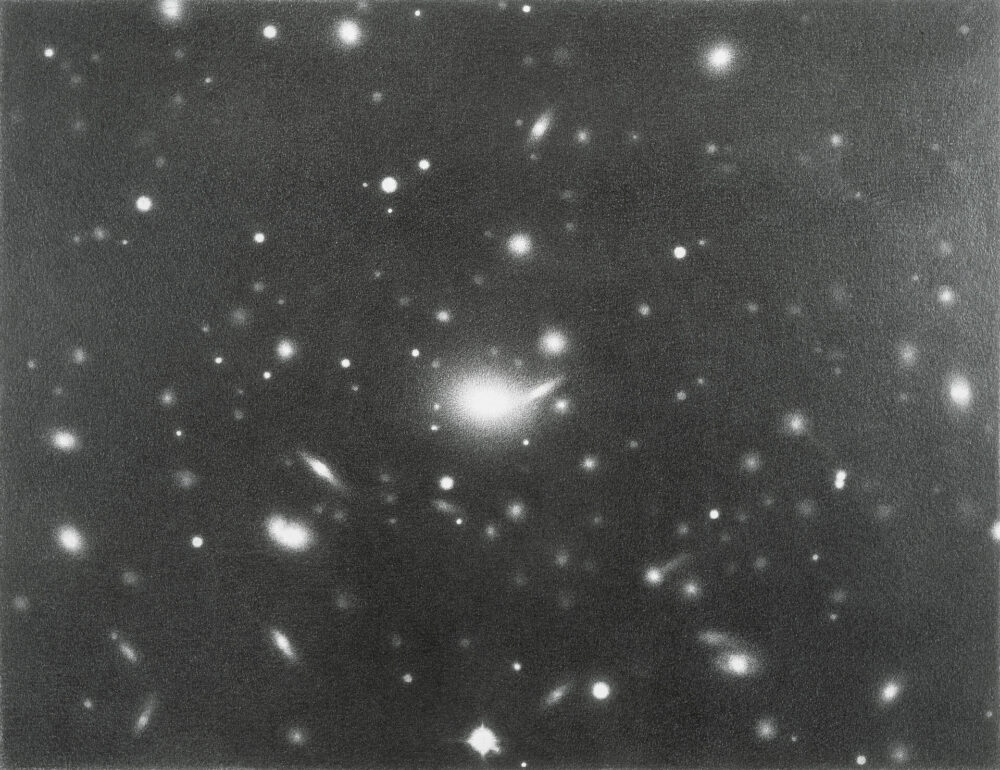 Vija Celmins, Untitled (Coma Berenices ‚4)VIJA CELMINS, UNTITLED (COMA BERENICES #4) [Ohne Titel (Coma Berenices ‚4)], 1973 Grafit auf Acrylgrundierung auf Papier, 31,1 x 38,7 cm, UBS Art Collection, © Vija Celmins, Courtesy Matthew Marks Gallery