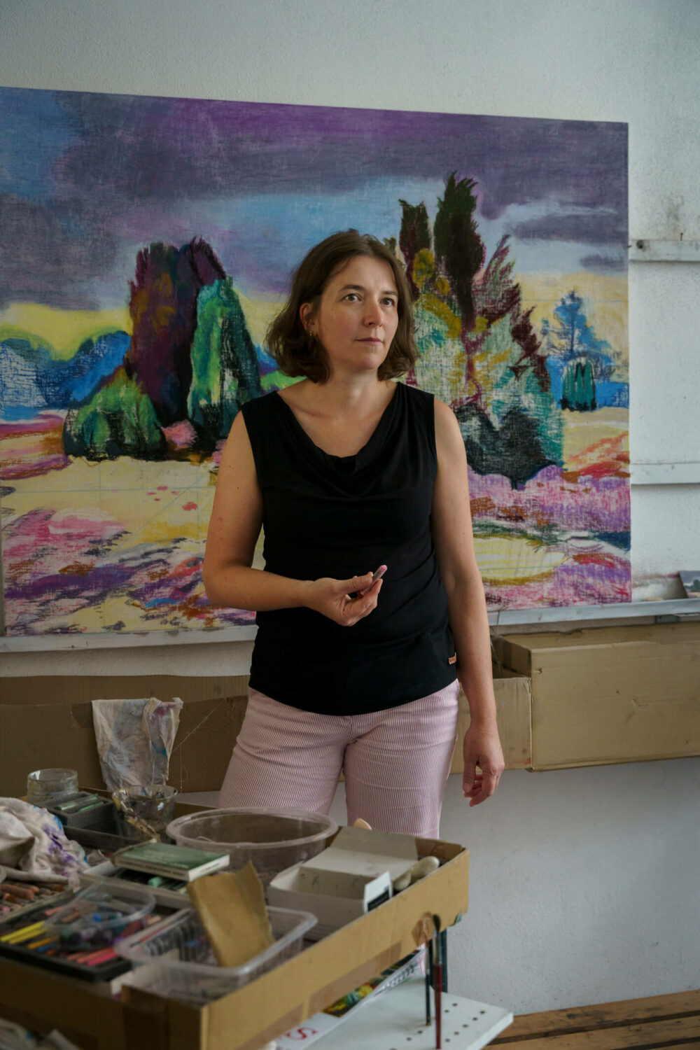 Karen Koschnick in ihrem Dresdner Atelier, 2023. Foto: Theresa Wissmann