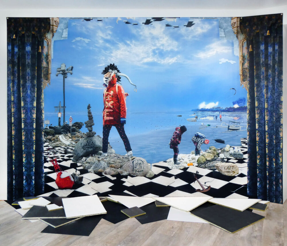 Installation aus dem Zyklus „Gezeiten“, 2024, Digitaldruck auf Stoff, Hartschaumplatten und Pappe, 250 x 365 x 70 cm © VG Bild-Kunst, 2025/Patricia Lambertus, Foto: Patricia Lambertus