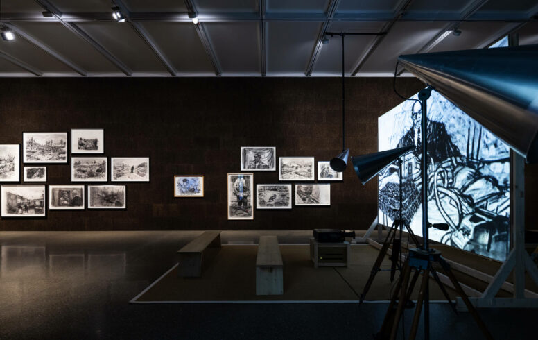 Ausstellungsansicht Museum Folkwang William Kentridge. Listen to the Echo, 2025 Foto: Museum Folkwang, Sebastian Drüen Werke © William Kentridge, 2025