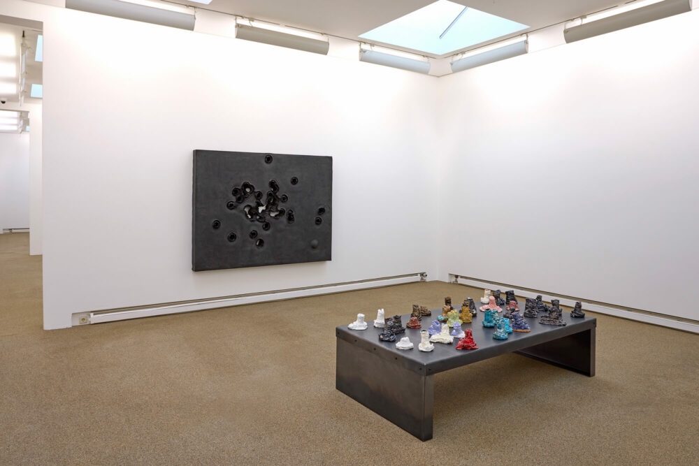 Blick in die Ausstellung „Vera Lossau: Hypnic Jerk – Von der Gleichzeitigkeit“ im Märkischen Museum Witten, ©VG Bild-Kunst, Bonn 2025 / Vera Lossau, Foto: Eric Jobs