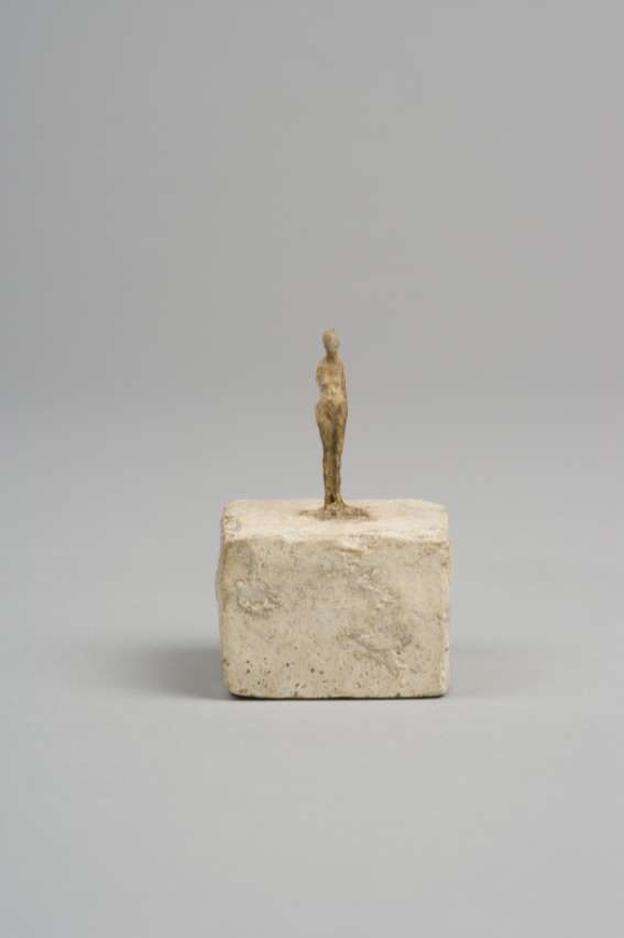 Alberto Giacometti, Sehr kleine Figur, um 1937-39 Gips, Farbspuren, 4,5 x 3 x 3,8 cm Fondation Giacometti, Paris © Succession Alberto Giacometti / VG Bild- Kunst, Bonn 2025