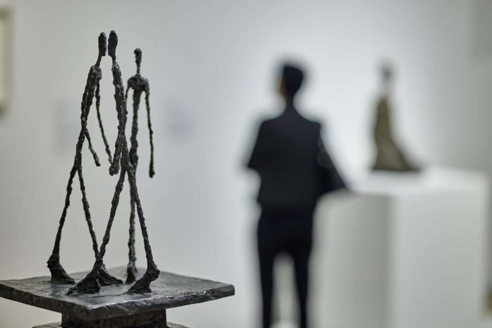 Ausstellungsansichten „Alberto Giacometti. Das Maß der Welt“ (Kunsthalle Bremen, 11. Oktober 2025 – 15. Februar 2026) Foto: Kunsthalle Bremen / Marcus Meyer Photography. Für die Werke von Alberto Giacometti: © Succession Alberto Giacometti / VG Bild-Kunst, Bonn 2025