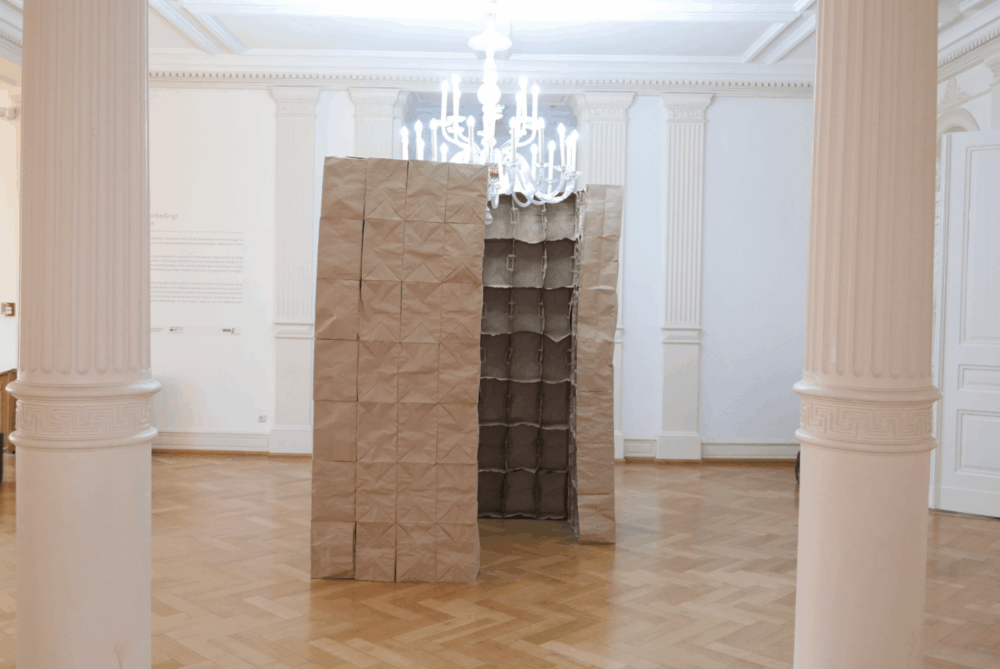 Tütenplastik, 2017, Papier, für das Kunstmuseum Villa Zanders, Bergisch Gladbach Foto: Eberhard Weible, Köln