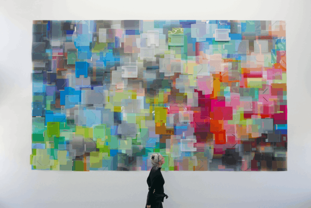 Wieviel Farbe kannst Du noch ertragen, Kunststoff-Mappen und Schubladen, 3,5 x 5,5 m, Museum für Konkrete Kunst, Ingolstadt, 2017 Foto: Tina Haase