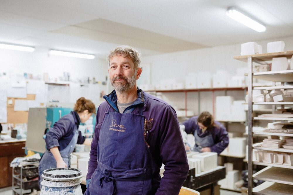 emmanuel boos mit Mitarbeiterinnen in der Modellierwerkstatt, Foto: Sebastian Weindel