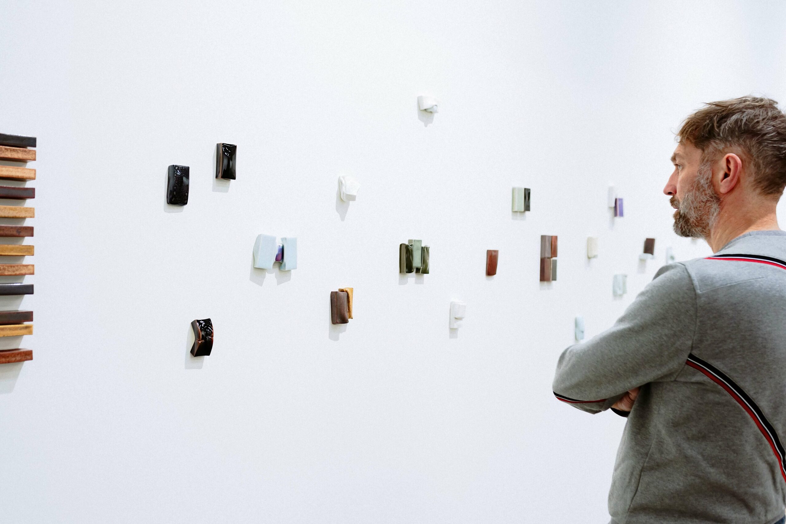 Mini-Bricks, Ausstellungsansicht im Mannheimer Port 25, 2024/25, Foto: Sebastian Weindel