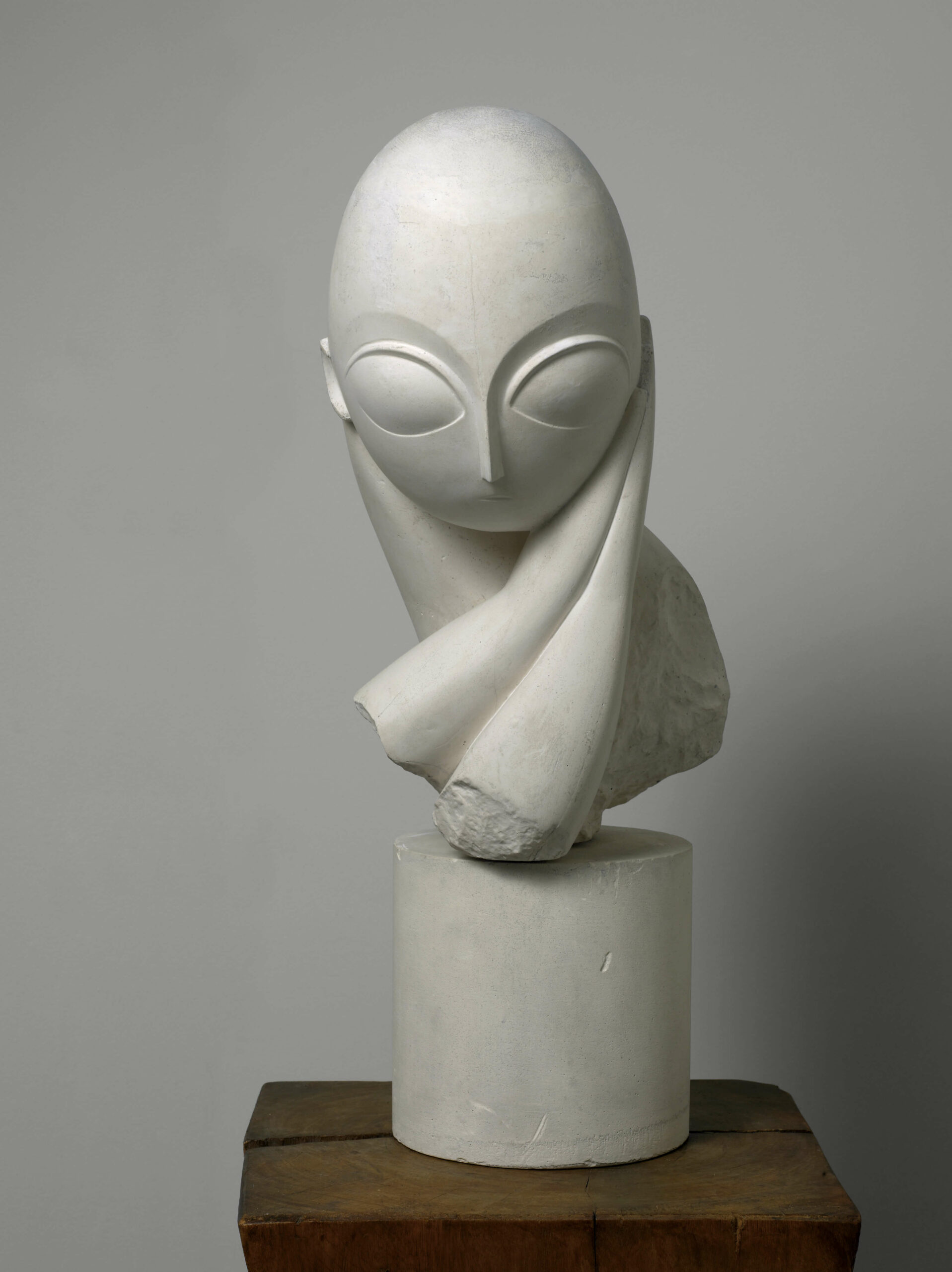 Constantin Brancusi, Mlle Pogany I, 1912–1913, Gips, Foto: Centre Pompidou, MNAM-CCI/Philippe Migeat/Dist. GrandPalaisRmn, © Succession Brancusi – All rights reserved / VG Bild-Kunst, Bonn 2026