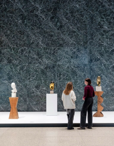 Brancusi, Ausstellungsansicht, Neue Nationalgalerie, 2026, Foto: Neue Nationalgalerie – Stiftung Preußischer Kulturbesitz / David von Becker © Succession Brancusi – All rights reserved / VG Bild-Kunst, Bonn 2026
