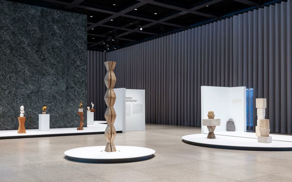 Brancusi, Ausstellungsansicht, Neue Nationalgalerie, 2026, Foto: Neue Nationalgalerie – Stiftung Preußischer Kulturbesitz / David von Becker © Succession Brancusi – All rights reserved / VG Bild-Kunst, Bonn 2026
