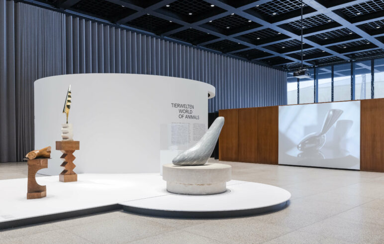 Brancusi, Ausstellungsansicht, Neue Nationalgalerie, 2026, Foto: Neue Nationalgalerie – Stiftung Preußischer Kulturbesitz / David von Becker © Succession Brancusi – All rights reserved / VG Bild-Kunst, Bonn 2026