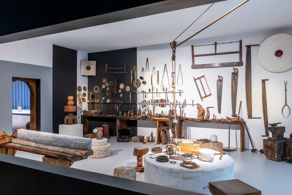 Brancusi, Ausstellungsansicht, Neue Nationalgalerie, 2026, Foto: Neue Nationalgalerie – Stiftung Preußischer Kulturbesitz / David von Becker © Succession Brancusi – All rights reserved / VG Bild-Kunst, Bonn 2026