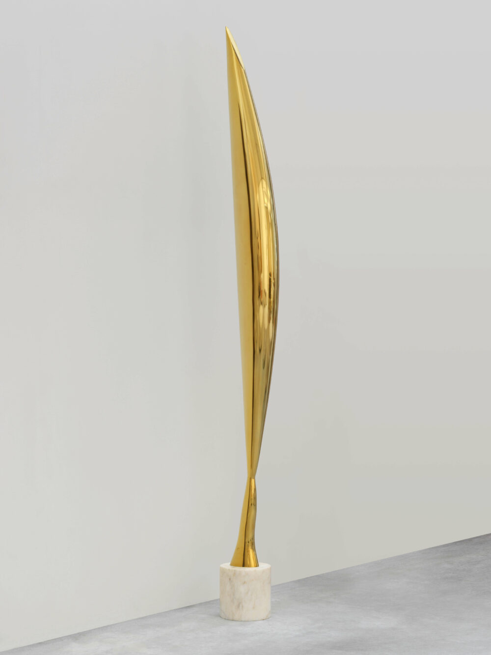 Constantin Brancusi, L‘Oiseau dans l‘espace, 1941, polierte Bronze, Foto: Centre Pompidou, MNAM-CCI/Audrey Laurans/Dist. GrandPalaisRmn © Succession Brancusi – All rights reserved / VG Bild-Kunst, Bonn 2026